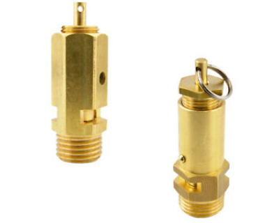 Van an toàn khí nén Hande Quảng Đức là thiết bị quan trọng giúp bảo vệ toàn bộ hệ thống máy nén khí khỏi tình trạng quá áp nguy hiểm. Khi áp suất trong bình chứa hoặc đường ống vượt quá mức cài đặt, van sẽ tự động xả khí để đưa áp suất về ngưỡng an toàn, từ đó ngăn ngừa rủi ro nổ bình, hư hỏng thiết bị và gián đoạn sản xuất. Với thiết kế chắc chắn, độ kín cao và khả năng chịu áp lực lớn, sản phẩm phù hợp cho các hệ thống khí nén công nghiệp hoạt động liên tục. Việc lắp đặt van an toàn khí nén Hande Quảng Đức không chỉ đảm bảo an toàn lao động mà còn góp phần nâng cao tuổi thọ máy nén khí, tối ưu chi phí vận hành và duy trì hiệu suất sản xuất ổn định lâu dài.
