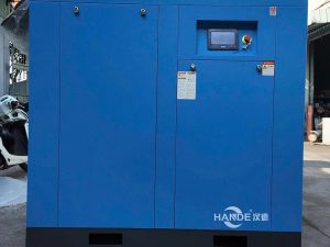 Máy nén khí biến tần vĩnh từ Hande IP55 8Bar được thiết kế tối ưu cho nhà máy yêu cầu áp suất ổn định và tiết kiệm điện năng. Nhờ tích hợp động cơ nam châm vĩnh cửu hiệu suất cao cùng bộ biến tần điều khiển thông minh, máy tự động điều chỉnh tốc độ theo tải thực tế, giảm tiêu hao điện và hạn chế tình trạng chạy không tải. Chuẩn bảo vệ IP55 giúp động cơ chống bụi và ẩm hiệu quả, phù hợp môi trường sản xuất công nghiệp. Vận hành êm ái, bền bỉ và chi phí bảo trì thấp, đây là lựa chọn đáng tin cậy cho hệ thống khí nén hiện đại.