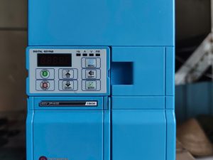 Bảng biến tần máy nén khí inverter Z2400T** là thiết bị điều khiển quan trọng giúp điều chỉnh tốc độ động cơ máy nén khí theo nhu cầu sử dụng thực tế. Nhờ công nghệ biến tần hiện đại, sản phẩm giúp tối ưu hiệu suất vận hành, duy trì áp suất khí nén ổn định và tiết kiệm điện năng đáng kể cho hệ thống. Với thiết kế bền bỉ, khả năng hoạt động ổn định và dễ dàng cài đặt, biến tần Z2400T là lựa chọn phù hợp cho các hệ thống máy nén khí inverter trong nhà máy và xưởng sản xuất.