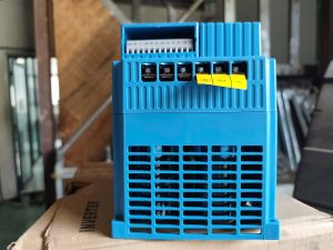 Bảng biến tần máy nén khí inverter Z2400T** là thiết bị điều khiển quan trọng giúp điều chỉnh tốc độ động cơ máy nén khí theo nhu cầu sử dụng thực tế. Nhờ công nghệ biến tần hiện đại, sản phẩm giúp tối ưu hiệu suất vận hành, duy trì áp suất khí nén ổn định và tiết kiệm điện năng đáng kể cho hệ thống. Với thiết kế bền bỉ, khả năng hoạt động ổn định và dễ dàng cài đặt, biến tần Z2400T là lựa chọn phù hợp cho các hệ thống máy nén khí inverter trong nhà máy và xưởng sản xuất.