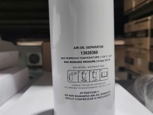 Tách dầu máy nén khí HD8220 7.5KW / 10A là bộ phận quan trọng giúp tách dầu bôi trơn ra khỏi khí nén trước khi khí được đưa vào hệ thống sử dụng. Sản phẩm được thiết kế với lõi lọc chất lượng cao, khả năng tách dầu hiệu quả, giúp đảm bảo khí nén sạch, giảm tiêu hao dầu và bảo vệ các thiết bị sử dụng khí nén. Nhờ cấu tạo bền bỉ và hoạt động ổn định trong môi trường công nghiệp, tách dầu HD8220 giúp nâng cao hiệu suất vận hành, kéo dài tuổi thọ máy nén khí và giảm chi phí bảo trì.