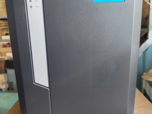 Bảng biến tần CP650 là thiết bị điều khiển và giám sát chuyên dụng cho hệ thống biến tần trong các dây chuyền máy móc công nghiệp. Sản phẩm được thiết kế với giao diện hiển thị rõ ràng, giúp người vận hành dễ dàng theo dõi các thông số như tần số, tốc độ động cơ, điện áp và trạng thái hoạt động của thiết bị.