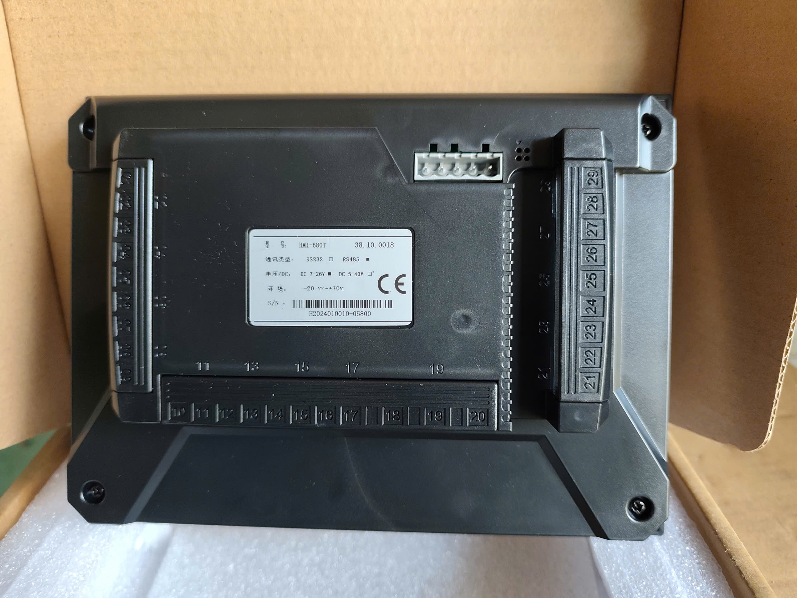 Màn hình máy nén khí ZONCN/HMI-680T là thiết bị giao diện điều khiển (HMI) hiện đại, giúp người vận hành dễ dàng giám sát và điều chỉnh hoạt động của hệ thống máy nén khí. Sản phẩm hiển thị rõ ràng các thông số quan trọng như áp suất, nhiệt độ, trạng thái vận hành và cảnh báo lỗi, giúp kiểm soát hệ thống một cách chính xác và an toàn. Với thiết kế bền bỉ