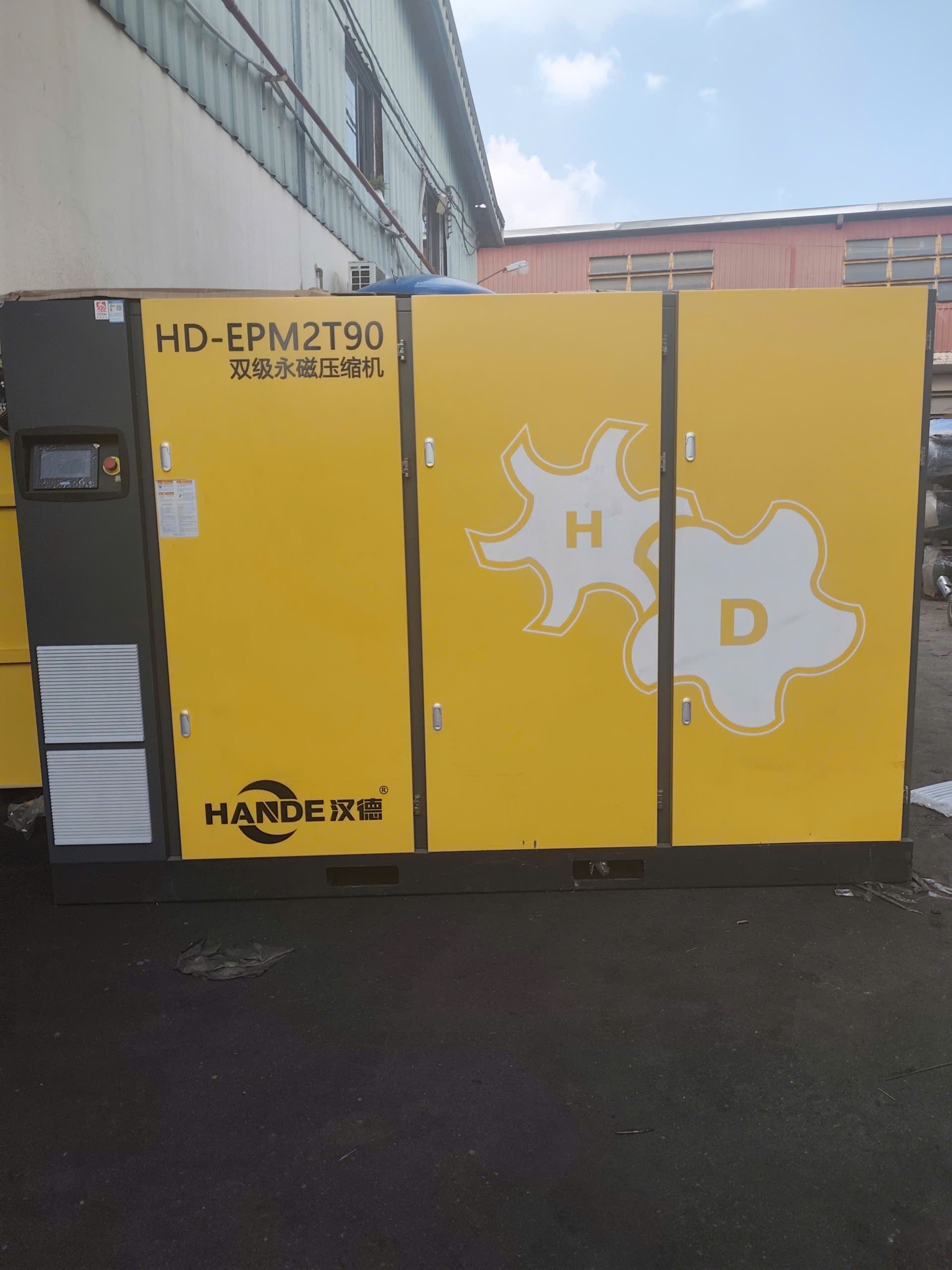 Máy nén khí biến tần vĩnh từ hai cấp HD-EPM2T90 là dòng máy nén khí cao cấp sử dụng công nghệ động cơ nam châm vĩnh cửu kết hợp hệ thống nén hai cấp, giúp tối ưu hiệu suất và tiết kiệm điện năng vượt trội.