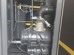 Máy nén khí biến tần vĩnh từ hai cấp HD-EPM2T90 là dòng máy nén khí cao cấp sử dụng công nghệ động cơ nam châm vĩnh cửu kết hợp hệ thống nén hai cấp, giúp tối ưu hiệu suất và tiết kiệm điện năng vượt trội.