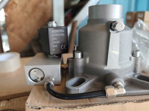 Van áp lực máy nén khí là thiết bị quan trọng giúp kiểm soát và duy trì áp suất ổn định trong hệ thống khí nén, đảm bảo máy vận hành an toàn và hiệu quả. Sản phẩm có khả năng tự động xả áp khi áp suất vượt mức cho phép, giúp bảo vệ máy móc khỏi hư hỏng và giảm thiểu rủi ro trong quá trình sử dụng