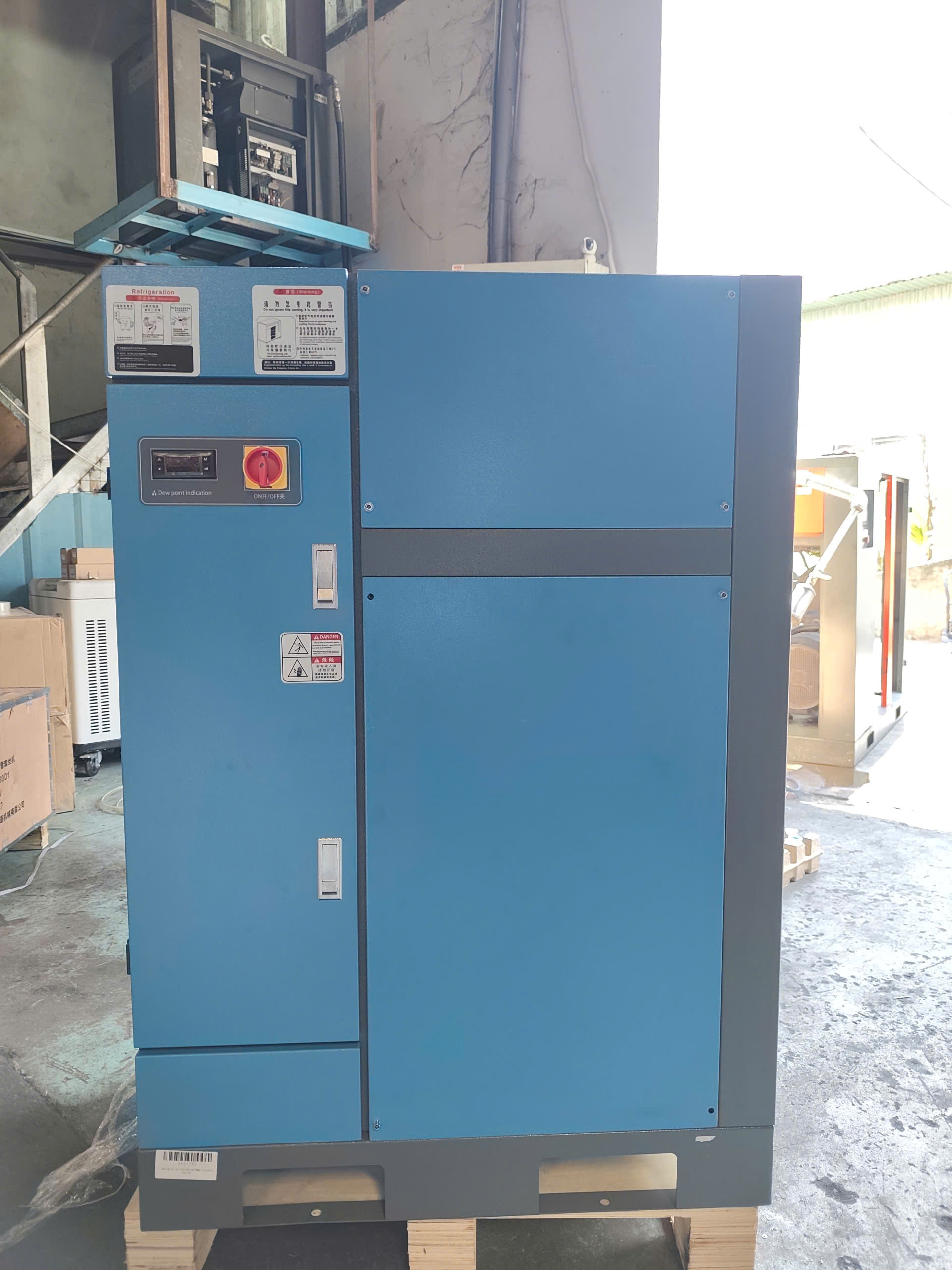 Máy sấy khí HD-110XF/50Hz giúp loại bỏ hơi ẩm hiệu quả, bảo vệ hệ thống khí nén và nâng cao hiệu suất vận hành. Giải pháp bền bỉ, tiết kiệm chi phí. Liên hệ: 0949105048