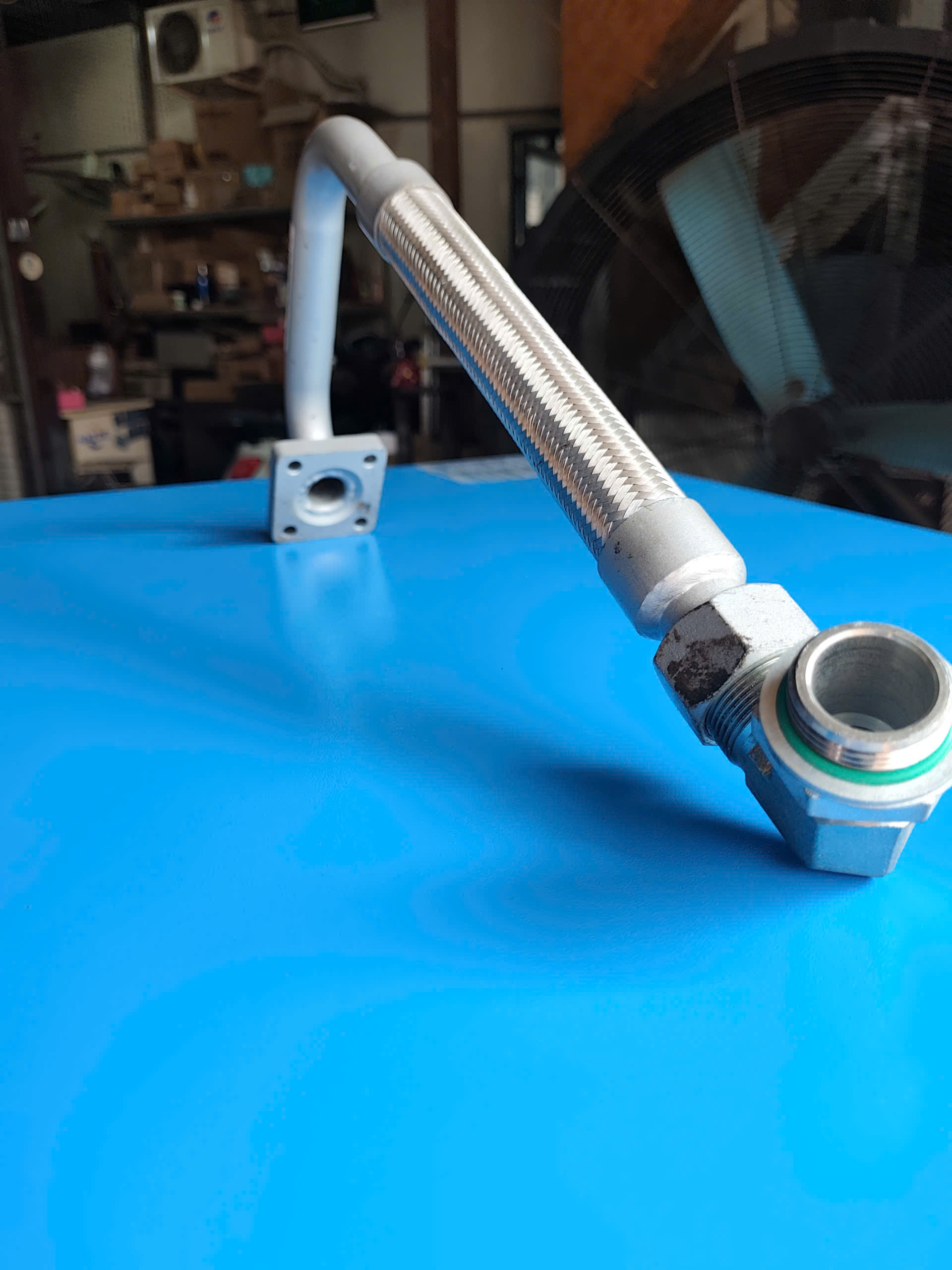 Ống dẫn dầu máy nén khí 20HP giúp lưu thông dầu bôi trơn ổn định, giảm ma sát và bảo vệ hệ thống hoạt động hiệu quả. Sản phẩm bền bỉ, chịu áp tốt, phù hợp cho nhiều dòng máy nén khí công nghiệp. Liên hệ 0949105048 để được tư vấn chi tiết.